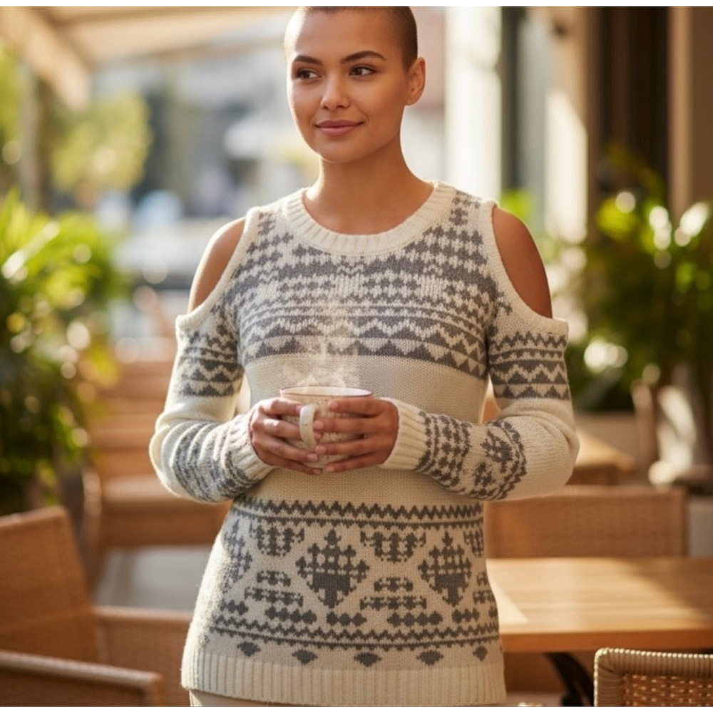 Oh MG! Women’s Cold Shoulder Sweater, M, White/Gray
